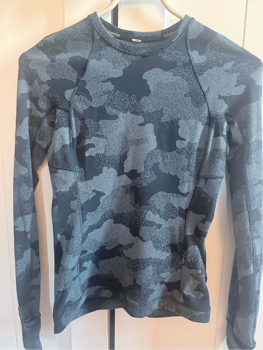 Lululemon Long Sleeve Camo-Print Crew in Blue camo, size2, excellent condition